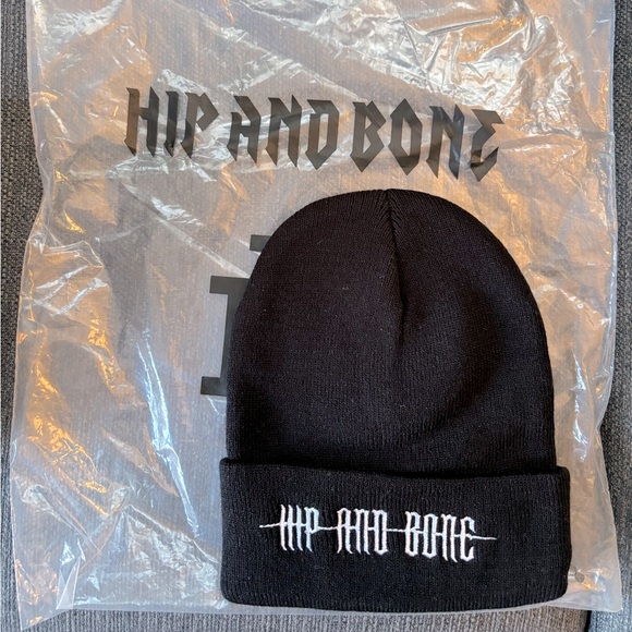 Unisex Hip and Bone Black Smiley Roll-Up Beanie NWT - Picture 4 of 4